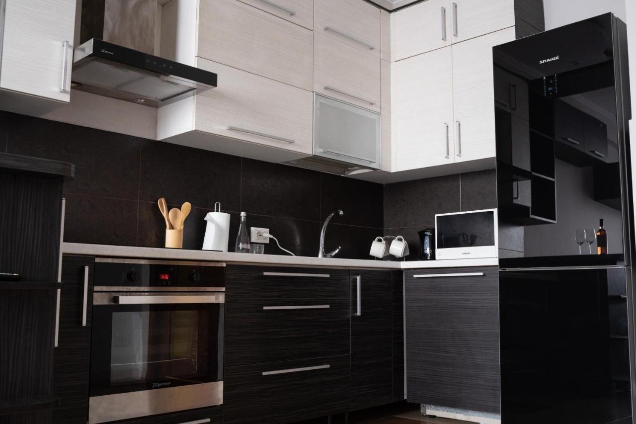 Rentwill Apartments Valley Of Roses Botanica Bagian luar foto